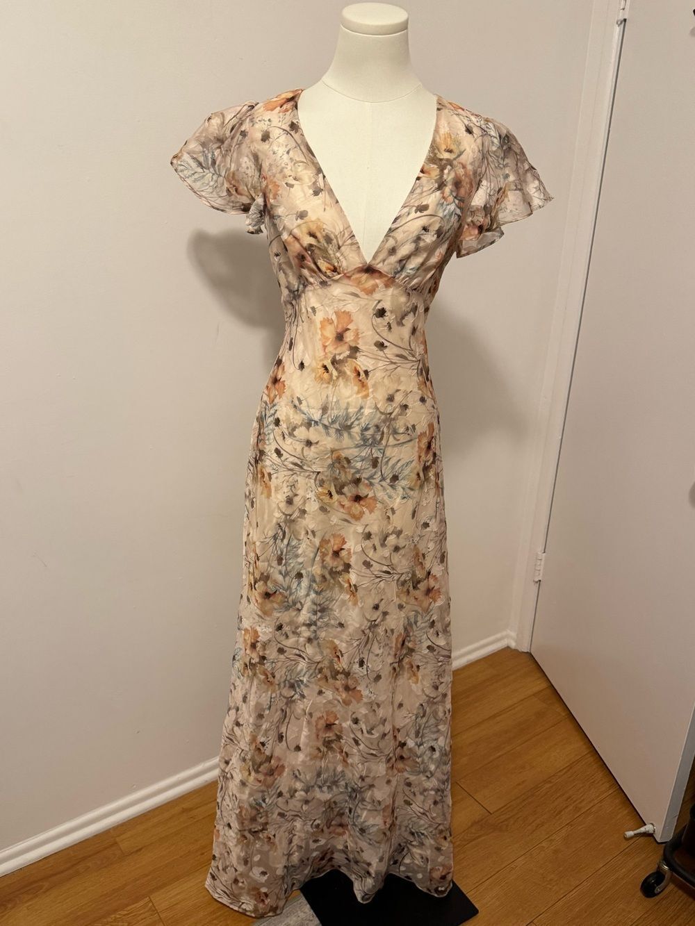 Storia Floral Deep V Maxi Dress Small